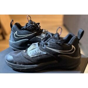 Nike Zoom Freaks 3 Basketball‎ youth Shoes Size 5.5